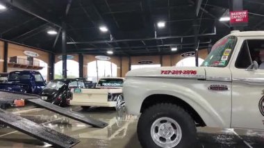 Chevrolet Camaro 2017 sergileniyor.