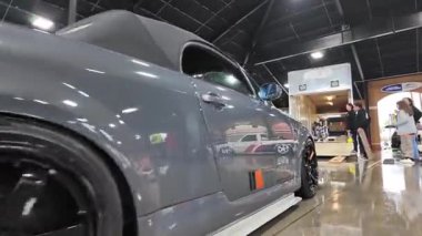 Garajda araba yıkama.