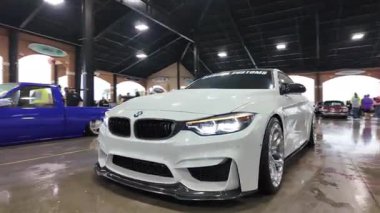 Bmw m 3 yolda.