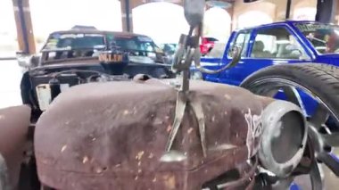 Low Rider Eski Araba Paslı Köpekler Kaşığı