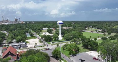 Curacao şehrinde ABD Başkenti bayrağının asılı olduğu bir İHA 'nın hava fotoğrafı.
