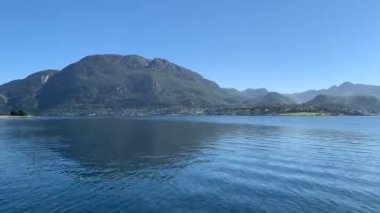 Fiyort ve dağların yakınında Strand, Rogaland, Norveç, Ağustos 2022