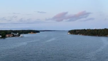 Stockholm Takımadaları 'ndaki Baltık Denizi manzarası, Stockholm İlçesi, İsveç, Ağustos 2023