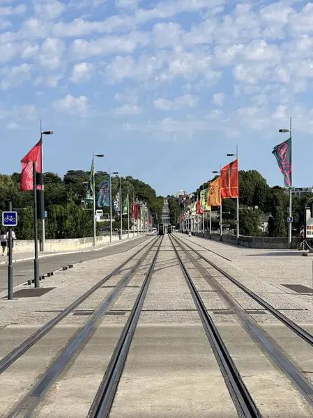 Pont Wilson ve Avenue de la Tranche in Tours, Centre-Val de Loire, Fransa, Temmuz 2023