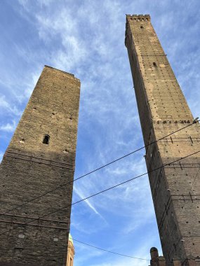 İki Kule veya Due torri, Asinelli ve Garisenda, Bologna, İtalya, Emilia-Romagna, İtalya, Ekim 2023