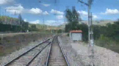 Len, Kastilya ve Len yakınlarındaki tünelden geçen tren yolu, İspanya