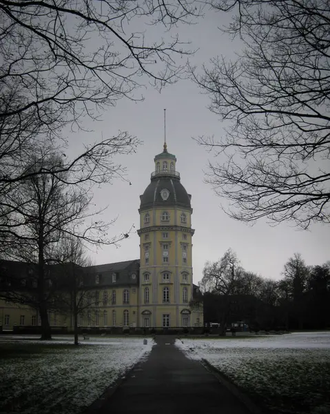 Karlsruher Schloss Sarayı 'nın bir kış akşamı Karlsruhe, Baden-Wrttemberg, Almanya' da, Şubat 2009