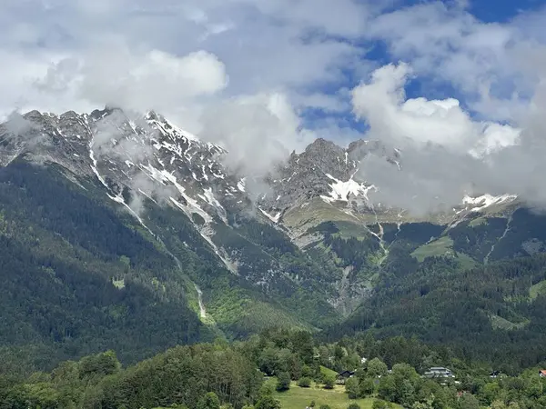 Dağların güzel manzarası