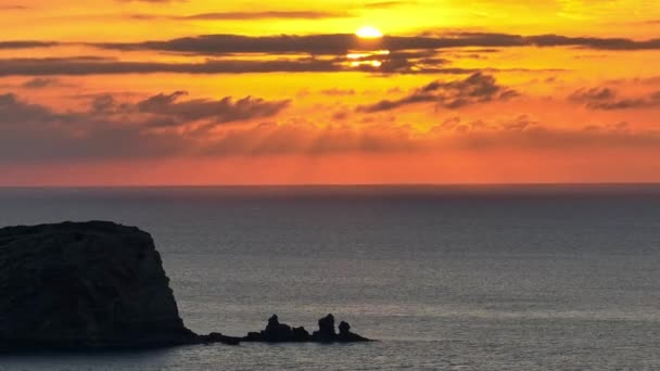 Biza Sahilindeki Günbatımının Hava Görüntüleri Cala Compte Nin Önünde Spanya — Stok video
