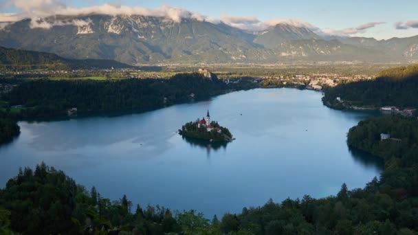 Gün Batımında Bled Gölü Slovenya Alpleri Nin Panoramik Manzarası Zaman — Stok video