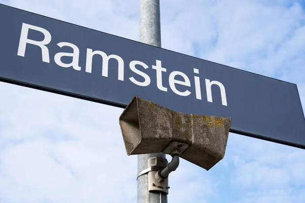 Bahnhofsschild Der Deutschen Bahn Bahnhof Ramstein Rheinland Pfalz — Stockfoto