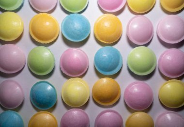 Bir sürü renkli yuvarlak şekerlemeli arka plan