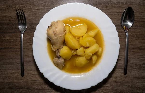 Sopa Patata Con Palitos Pollo Mostrador Cocina Madera —  Fotos de Stock