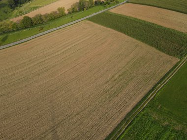 Kırsal kesimdeki tarım alanlarının havadan görünüşü 