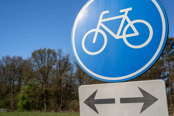 Blue bicycle sign with arrows