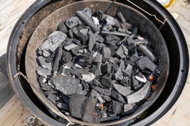 Yanan kömürle hazırlanmış ızgara