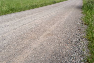 Çevredeki çakıl yolu 