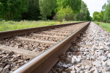 Kırsal kesimde demiryolu rayları
