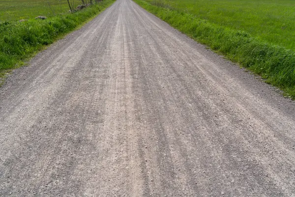 Çevredeki çakıl yolu 