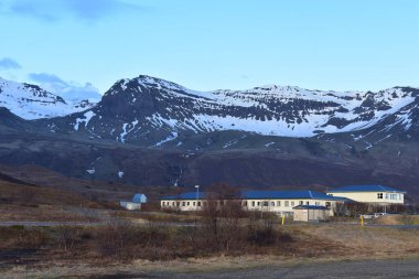 İzlanda Dağları 'ndan geçen Manzaralı Yol