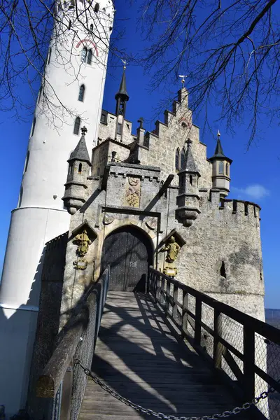 Lichtenstein Şatosu Almanya Peri Masalı Kalesi