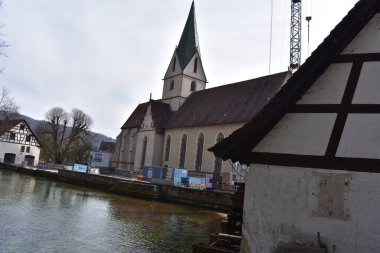 Blautopf Blaubeuren 'in Turkuaz Baharı, Almanya