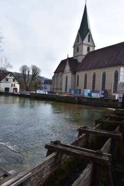Blautopf Blaubeuren 'in Turkuaz Baharı, Almanya