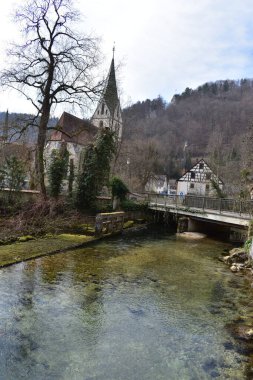 Blautopf Blaubeuren 'in Turkuaz Baharı, Almanya