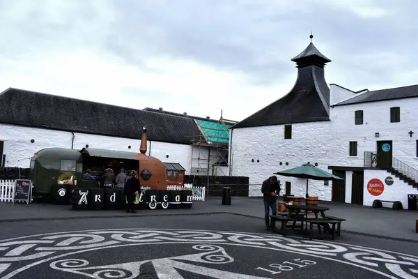 Islay 'daki Viski Fabrikası Peated Scotch' un Kalbi