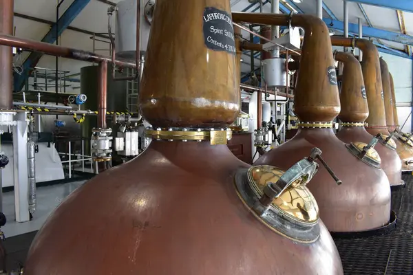 Viski Fabrikası Islay, İskoçya 'da Viski Yapıyor