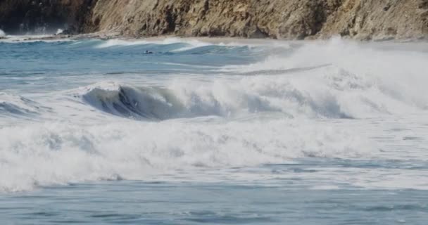 Sharp Close Slow Motion Footage Waves Crashing Beach Stock Video — Stock Video