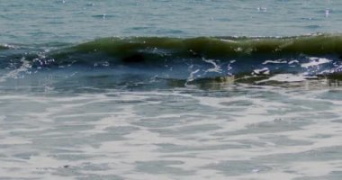 Okyanus Dalgaları Çarpışması 'nın Büyüleyici Yavaş Sinema Görüntüsü - Stok Video Gevşemesi, Film ve Tasarım