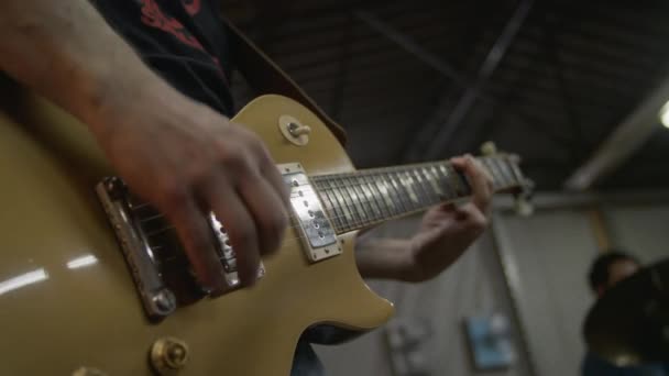 Zažijte Syrovou Energii Vášeň Rockové Hudby Našimi Stock Záběry Vysokým — Stock video