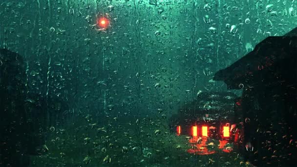 Pioggia Cade Vetro Misteriosa Città Nebbiosa — Video Stock