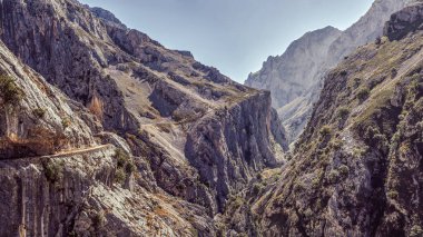 Picos de Europa Milli Parkı 'ndaki Len ve Asturias eyaletleri arasında bulunan bakım rotası. Asturias, İspanya