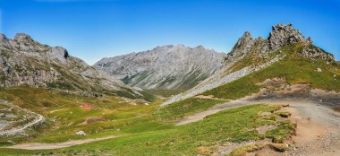 Vernica Refuge, Cantabria 'nın Fuente De kentindeki Picos de Europa Ulusal Parkı' nın 2325 metre yukarısında yer almaktadır.
