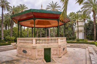 Dovecote kulesi ve tapınağı Elche belediye parkında, Alicante, Valensiyalı cemaati. İspanya. Avrupa.