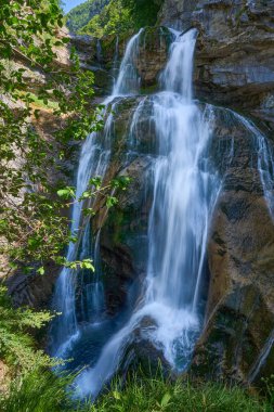 Estrecho Şelalesi Ordesa ve Monte Perdido Ulusal Parkı, Pireneler, Aragon, İspanya