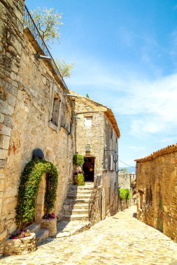 Tarihsel şehir Lacoste, Provence, Fransa 