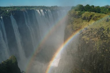 Victoria Şelaleleri, Zimbabve ve Zambiya 'nın üzerinde gökkuşağı manzarası.