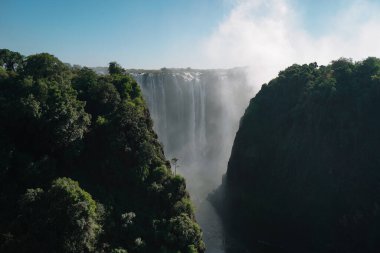 Ünlü Victoria Şelalesi, Zimbabwe ve Zambiya manzarası.