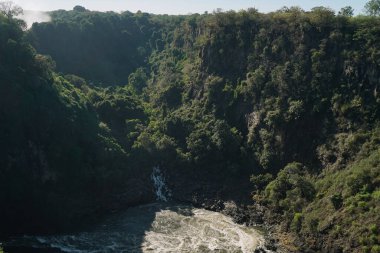 Ünlü Victoria Şelalesi, Zimbabwe ve Zambiya manzarası.