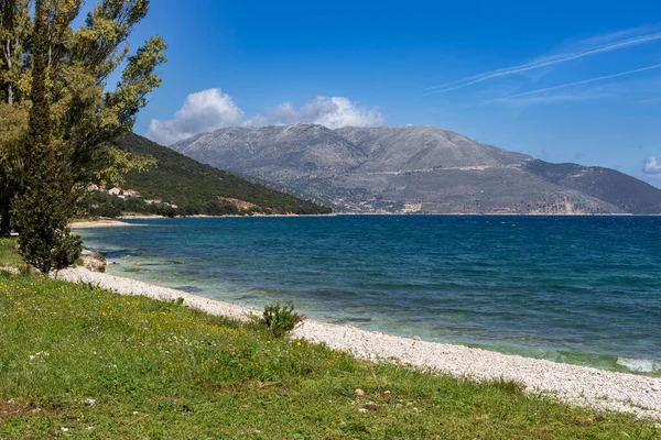 Opuštěná Krásná Kamenitá Pláž Blízkosti Vesnice Jónský Ostrov Kefalonia Řecko — Stock fotografie