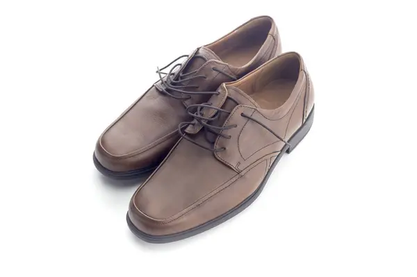Beyaz Bir Arka Planda Yeni Kahverengi Klasik Erkek Ayakkabı Bir — Stok fotoğraf