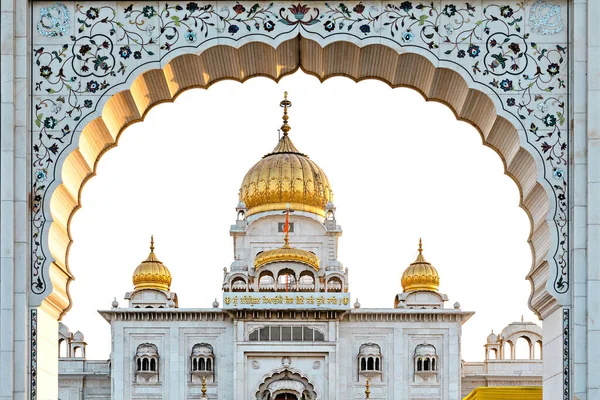 Золотой Храм Гурудвары Бангла Сахиб Сик Виден Через Арку Дели — стоковое фото