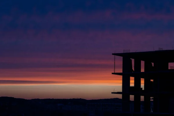 Silhouette Eines Hauses Auf Dem Hintergrund Des Himmels Nach Sonnenuntergang — Stockfoto