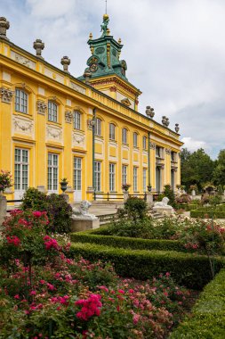 Wilanw 'daki Kral Jan 3' ün sarayının yanındaki gül bahçesi.