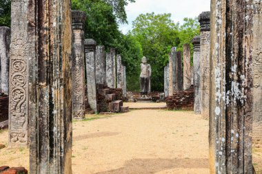 Polonnaruwa, Sri Lanka 'da Buda Heykeli ile Eski Kalıntılar