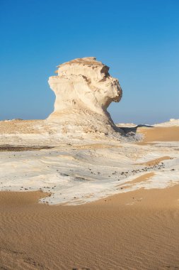 Mısır 'daki Beyaz Çöl' ün eşsiz kaya oluşumları.