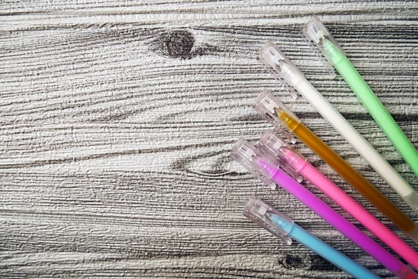 Lápiz Colorido Crayones Sobre Fondo Mármol Blanco Volver Texto Escuela — Foto de Stock